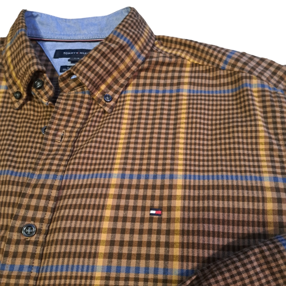 TOMMY HILFIGER SIZE LARGE LONG SLEEVE FULL FRONT BUTTON COLLAR SHIRT - Picture 2 of 5